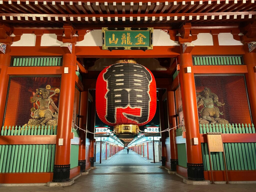 Kaminarimon Gate leading to Sensoji Temple in Tokyo, a vibrant cultural landmark.